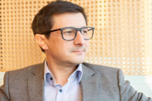 Lee más sobre el artículo Alberto Precht y Democracia Viva: “Lo que se está jugando el Frente Amplio es que todos paguemos caro con la llegada del populismo”